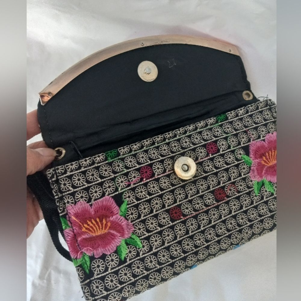 Embroided Hand Wallet - Picture 5 of 8